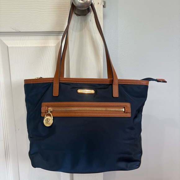 Michael Kors Navy Signature Logo Lining Kempton Nylon Tote - Picture 1 of 8